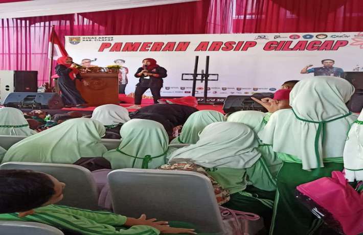 Pameran Arsip Daerah Menyulut Semangat Literasi di Kalangan Pelajar