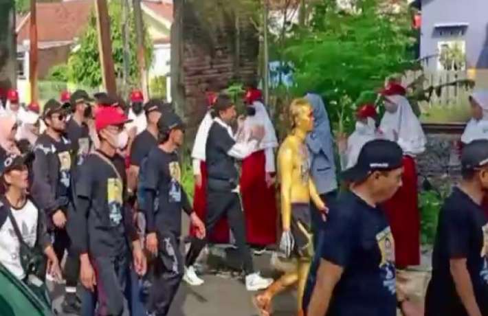 Siswa SD Al-Irsyad 02 Cilacap Mangayubagyo Pensiun Bupati