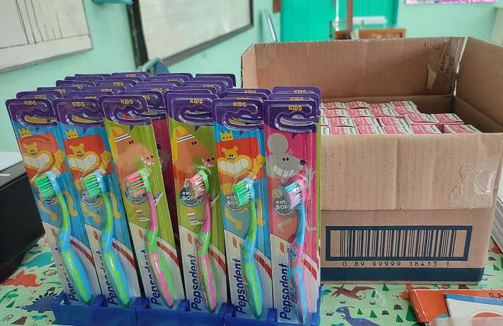 Sikat dan Pasta Gigi untuk Siswa